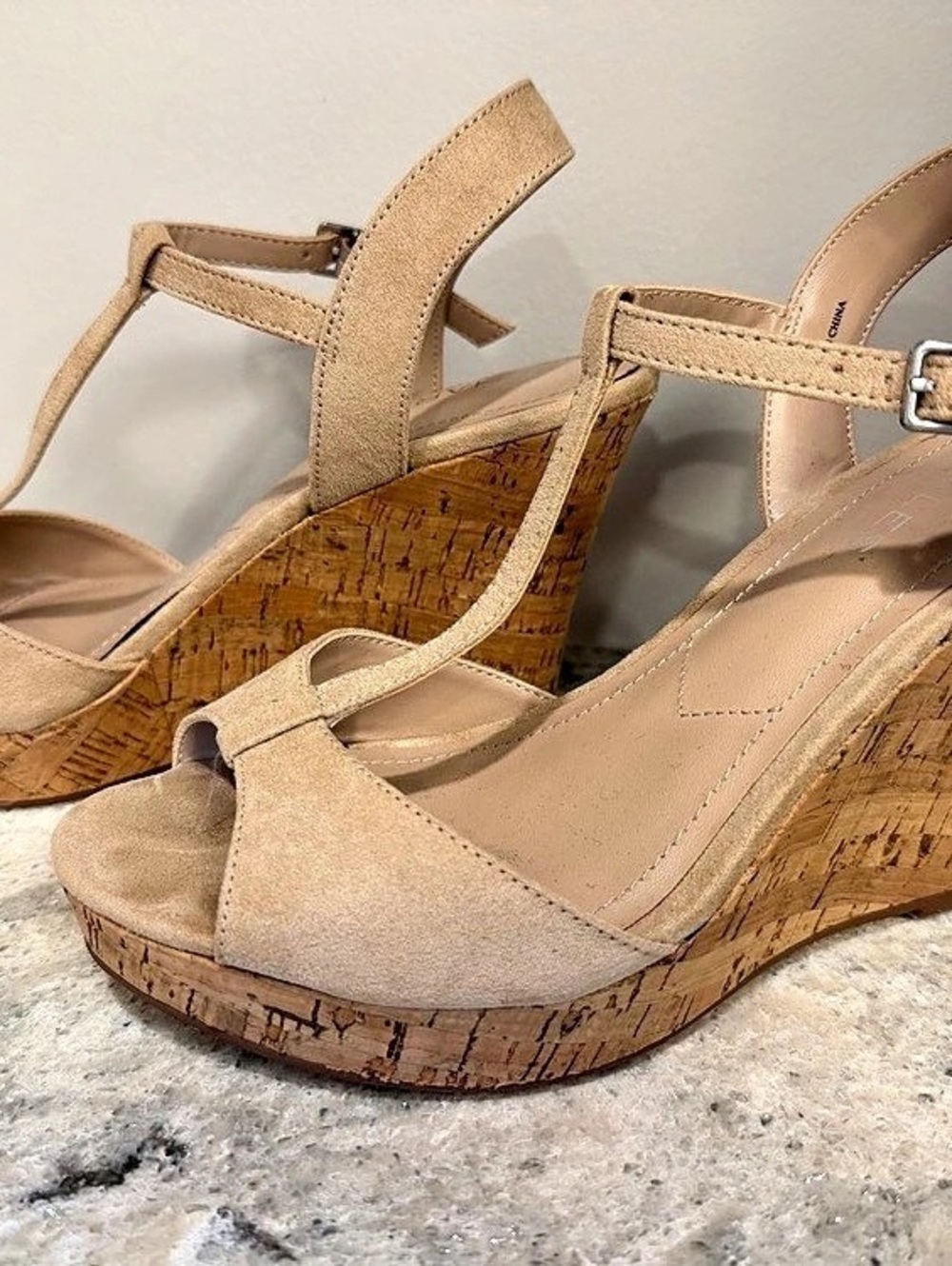 Charles by Charles David Peep Toe Cork 4” Wedge Sandals Beige US 7